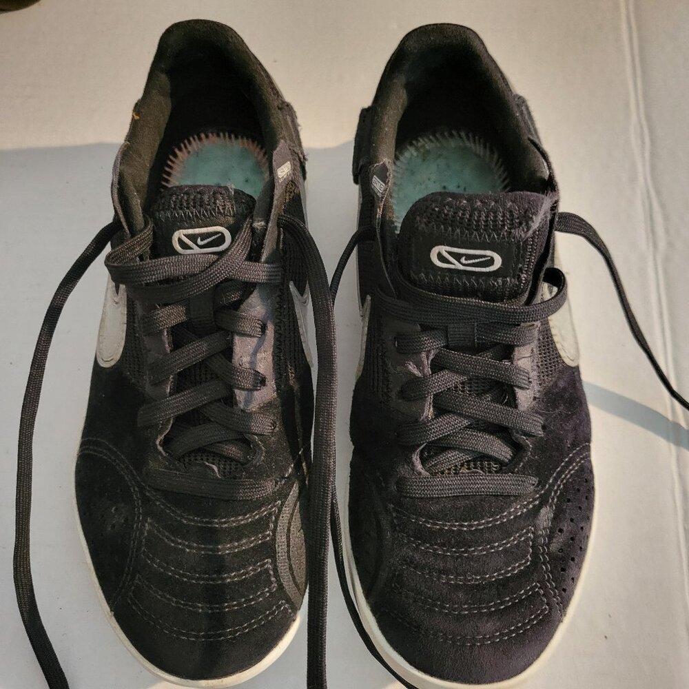 CHILDRENS NIKE SNEAKERS